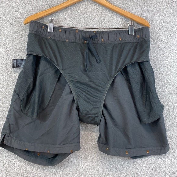 The North Face flashdry swim trunks campfire all over print gray L - Picture 10 of 11